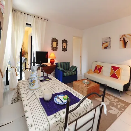 Le Corail Five Stars Holiday House